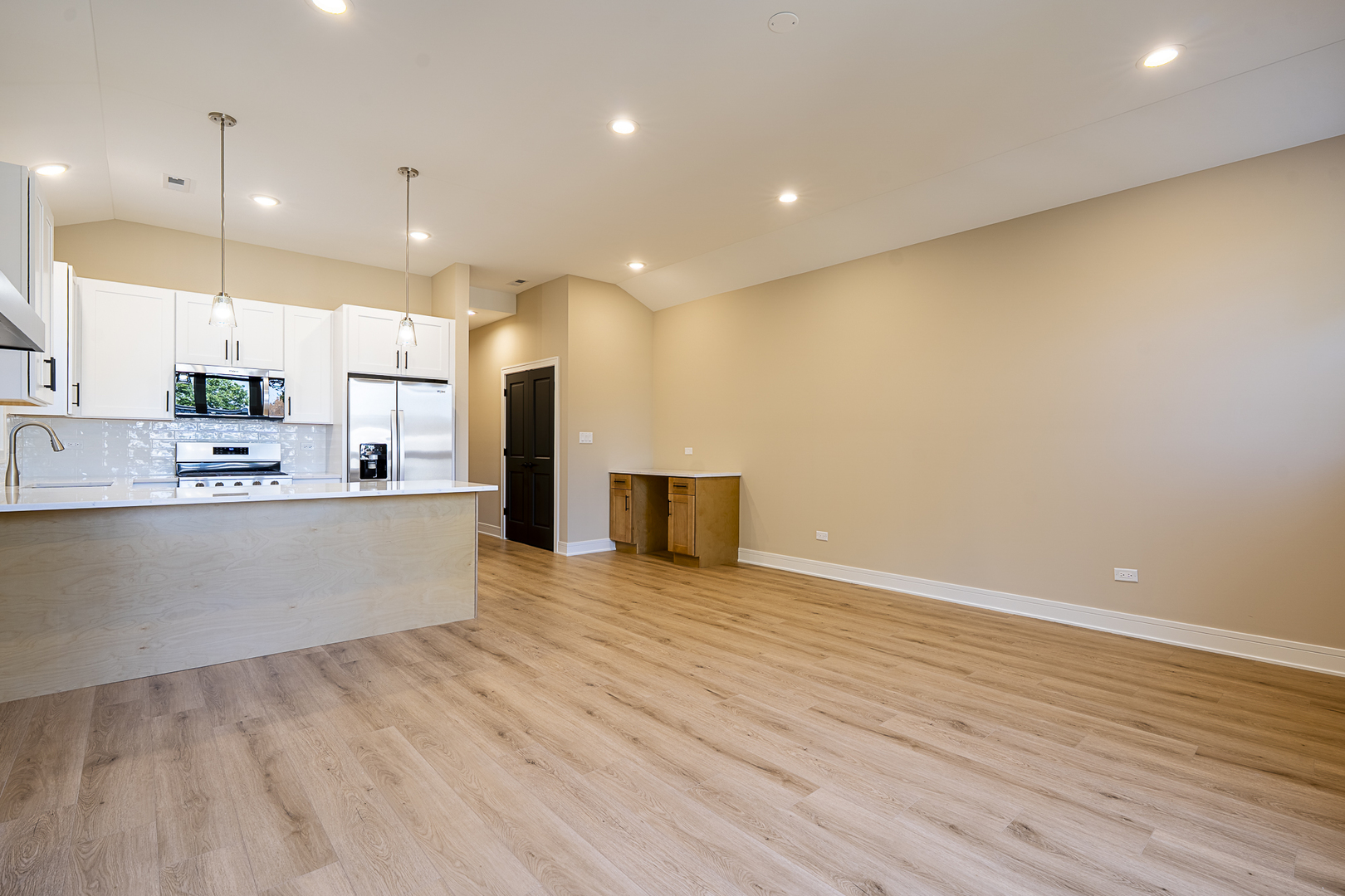 6621 S Drexel Avenue Property Photo 6