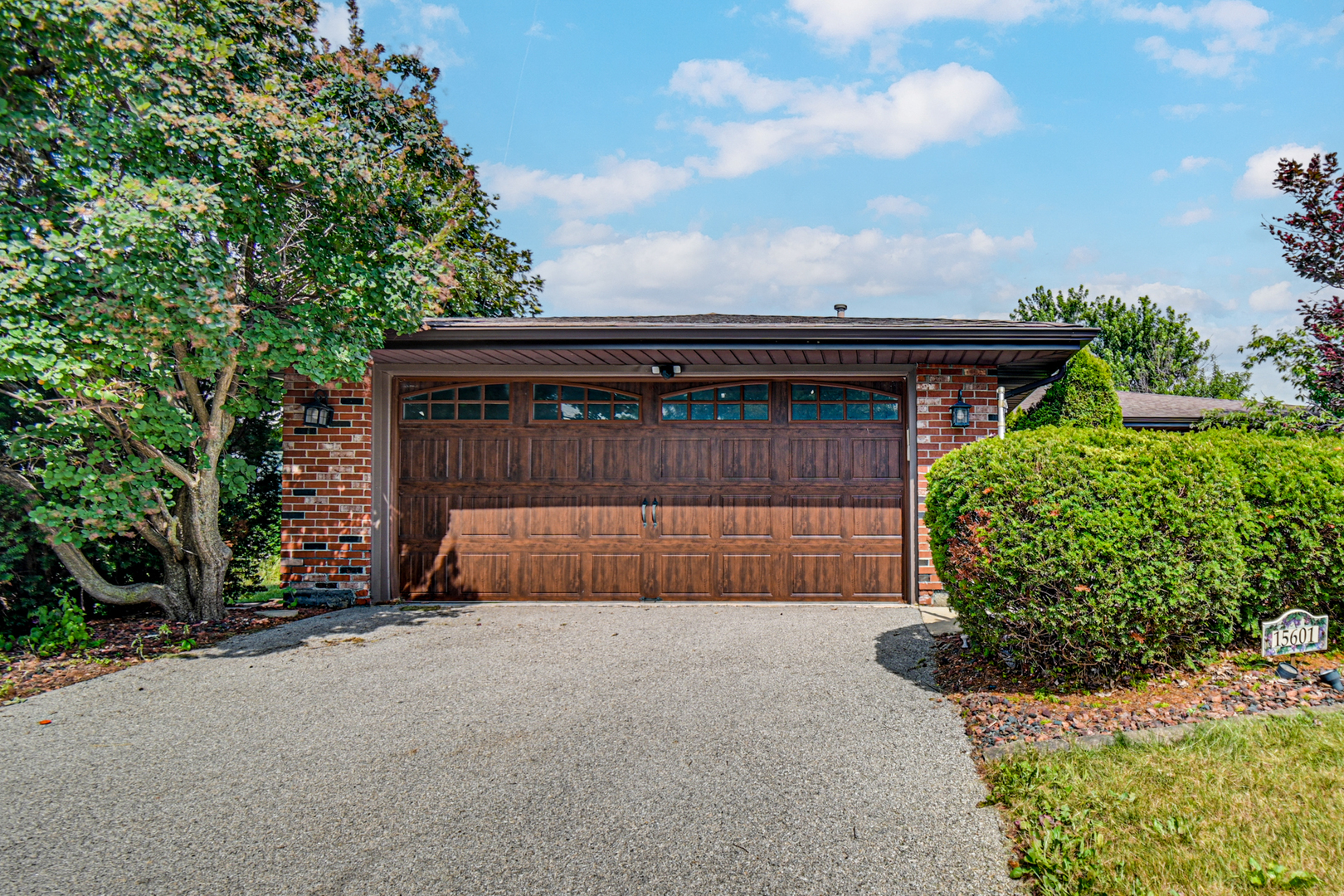 15601 Ridgeland Avenue Property Photo 3