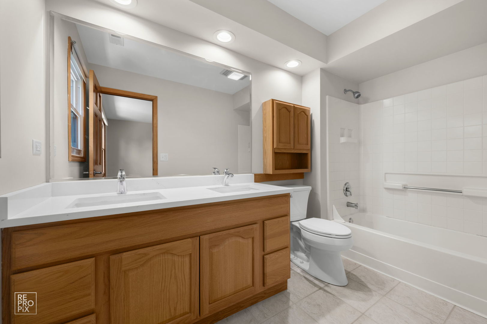 1749 E Bailey Road Property Photo 21