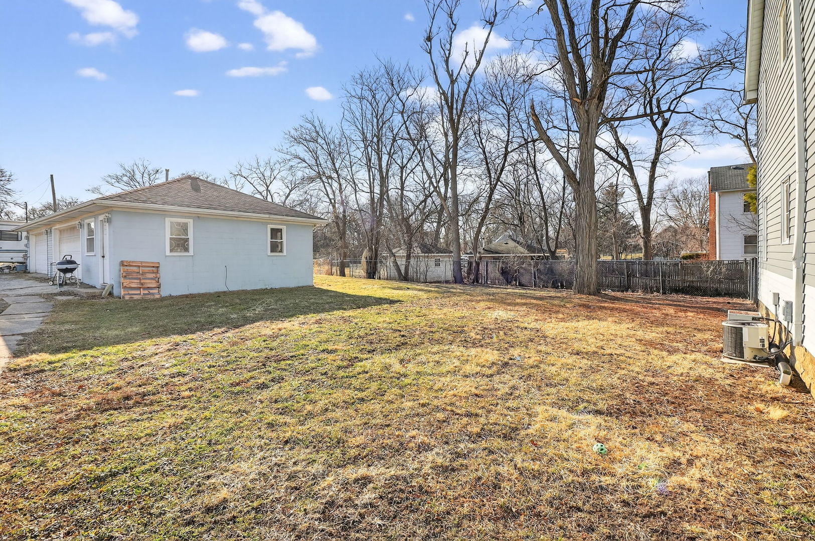 325 Oldfield Road Property Photo 3