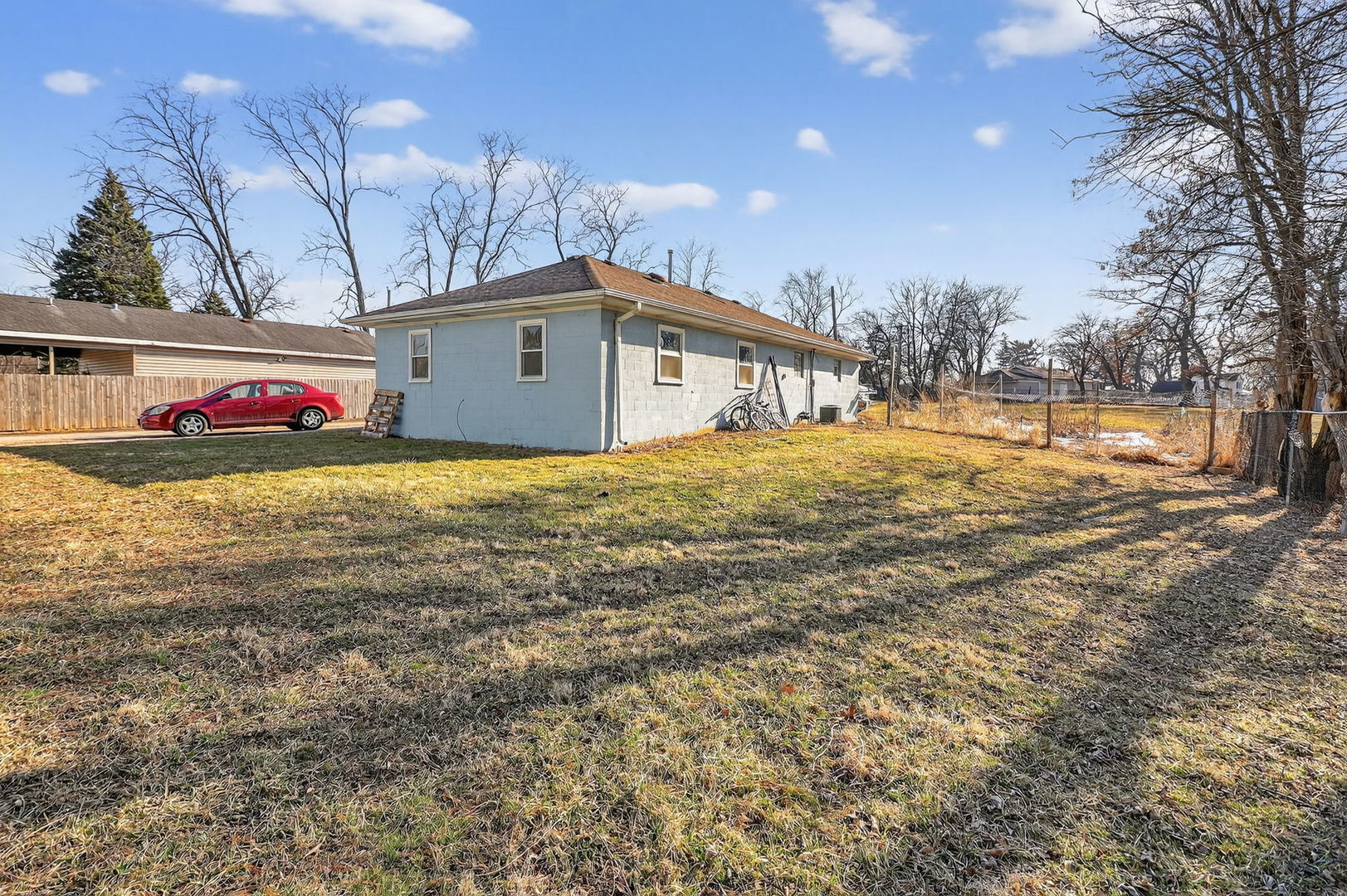 325 Oldfield Road Property Photo 4