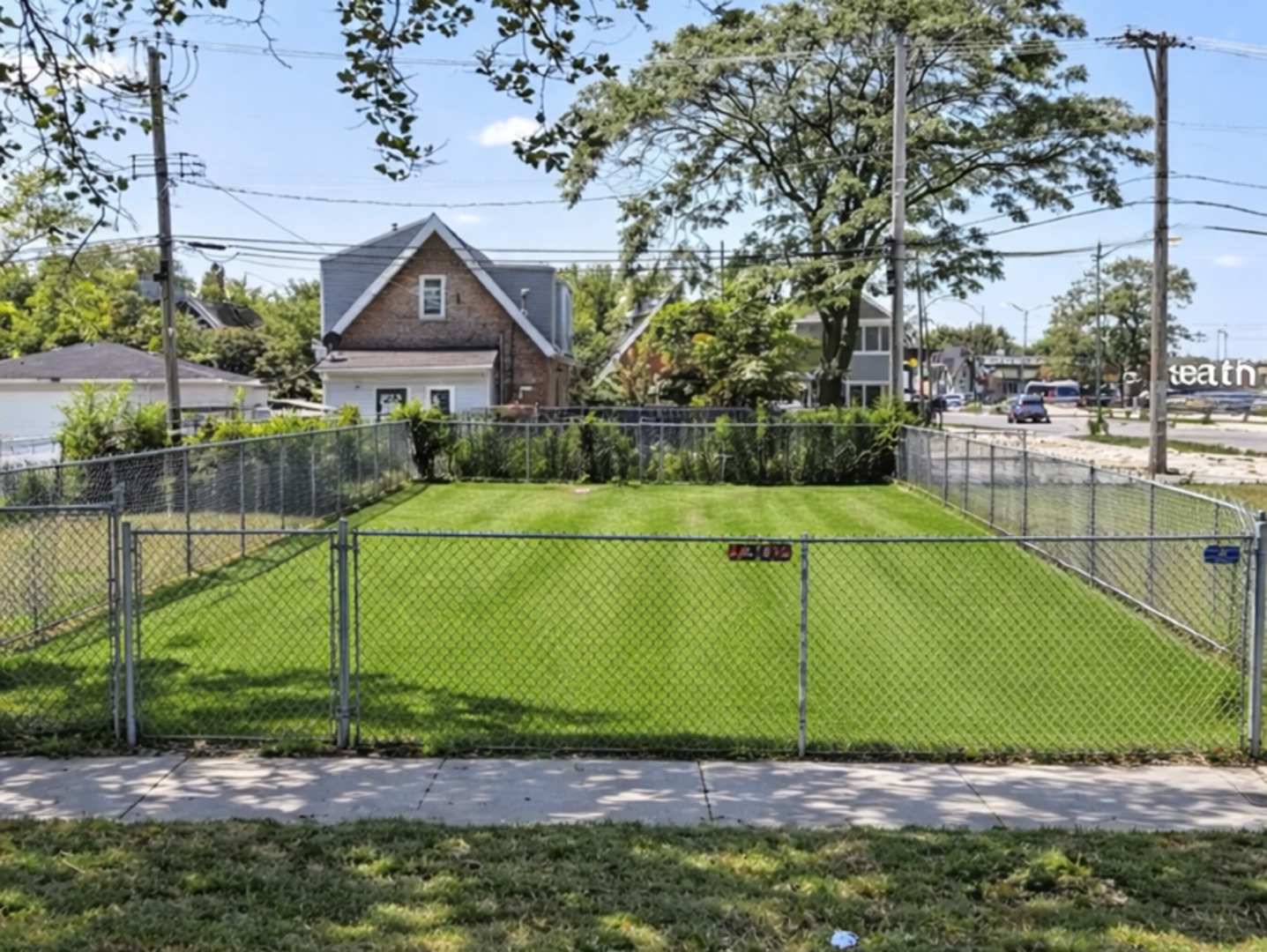 1302 S Oakley Avenue Property Photo 1