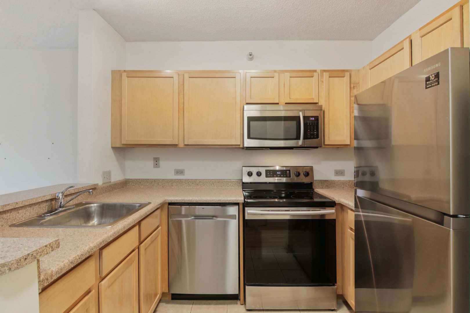 222 N Columbus Drive 711 Property Photo 16