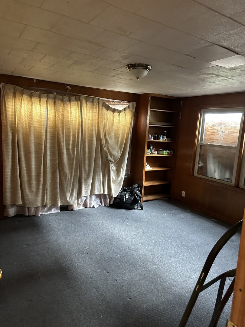 1221 E Chestnut Street Property Photo 3
