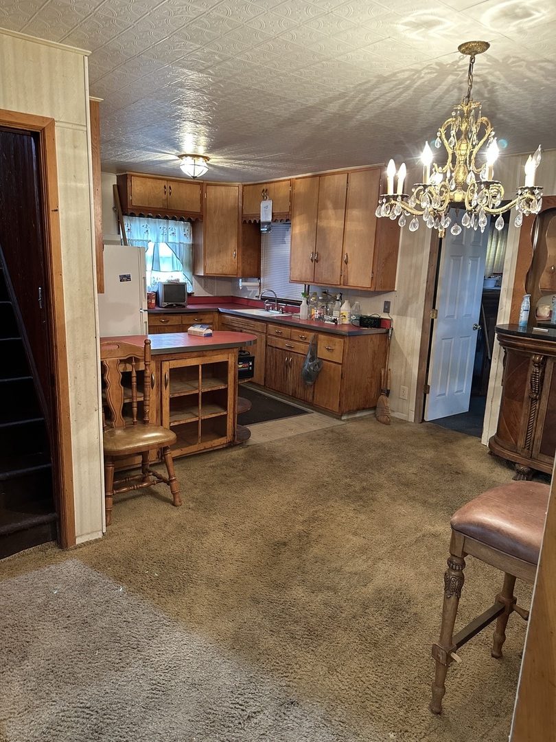 1221 E Chestnut Street Property Photo 4