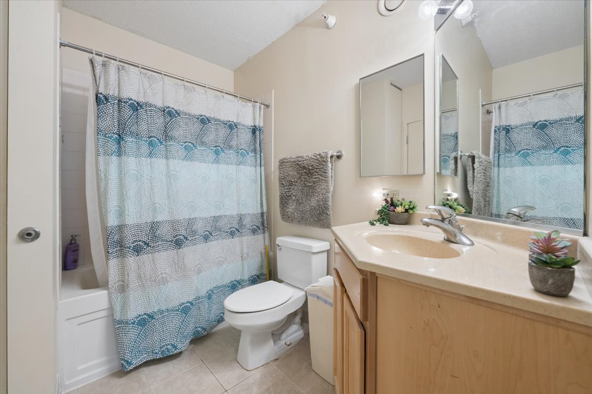 222 N Columbus Drive 612 Property Photo 13