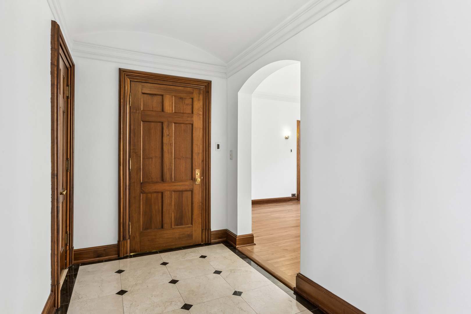 2912 N Commonwealth Avenue 7d Property Photo 3