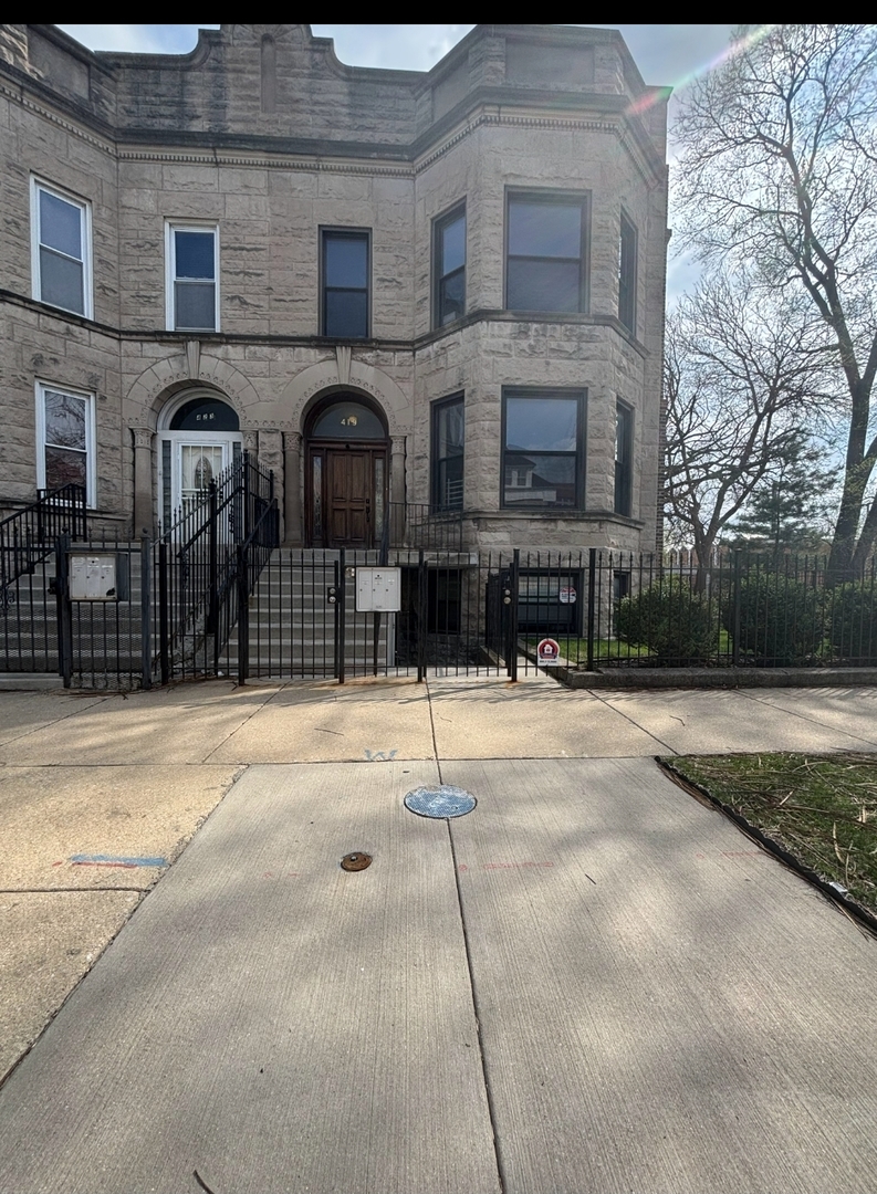 419 E 46th Street Property Photo 2