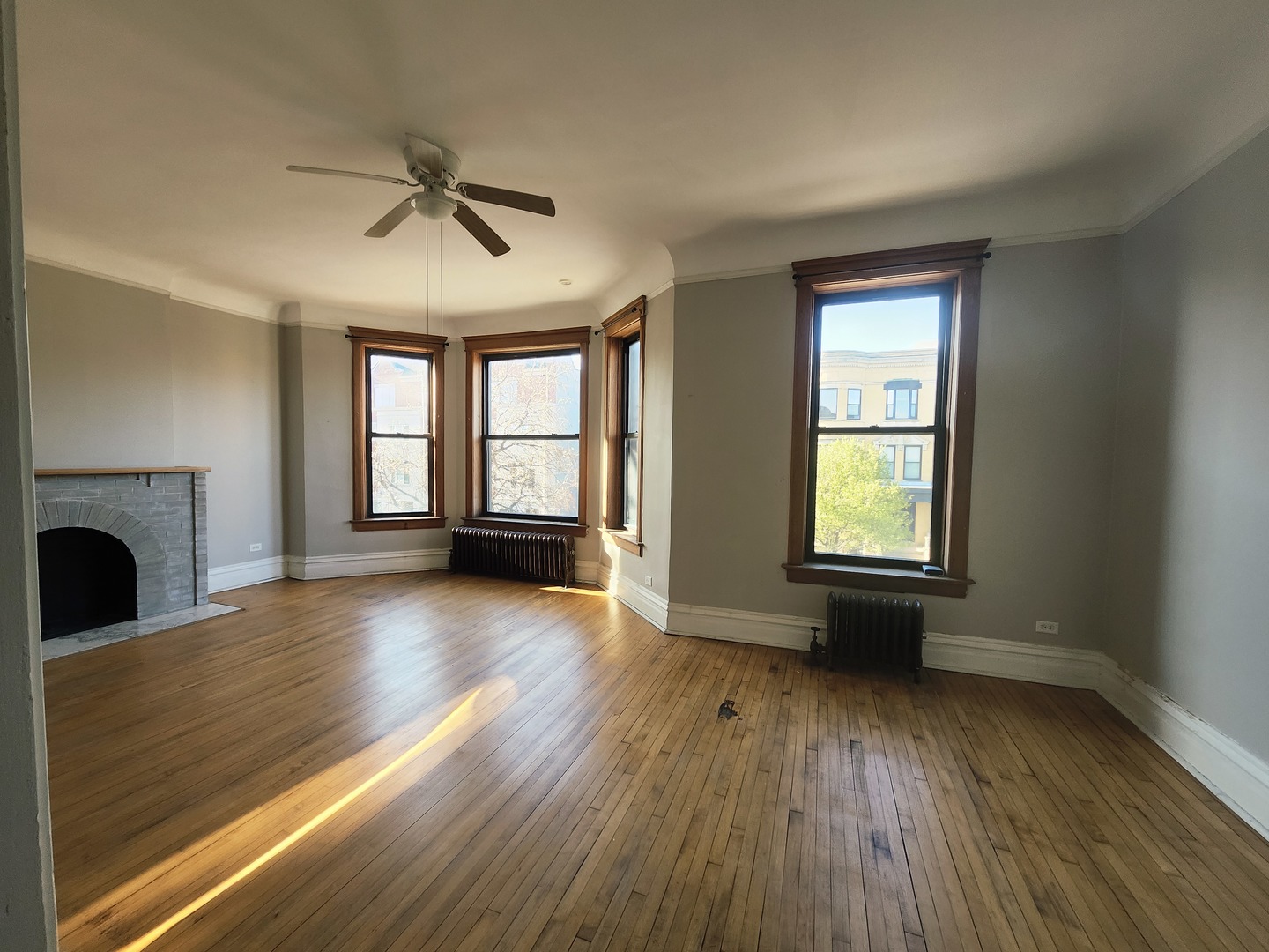 419 E 46th Street Property Photo 3