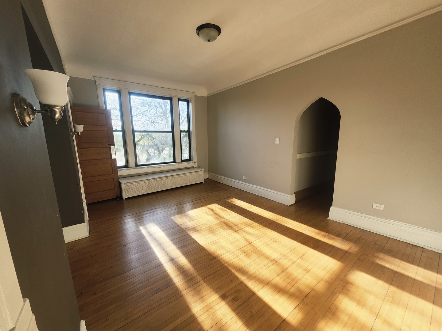 419 E 46th Street Property Photo 7
