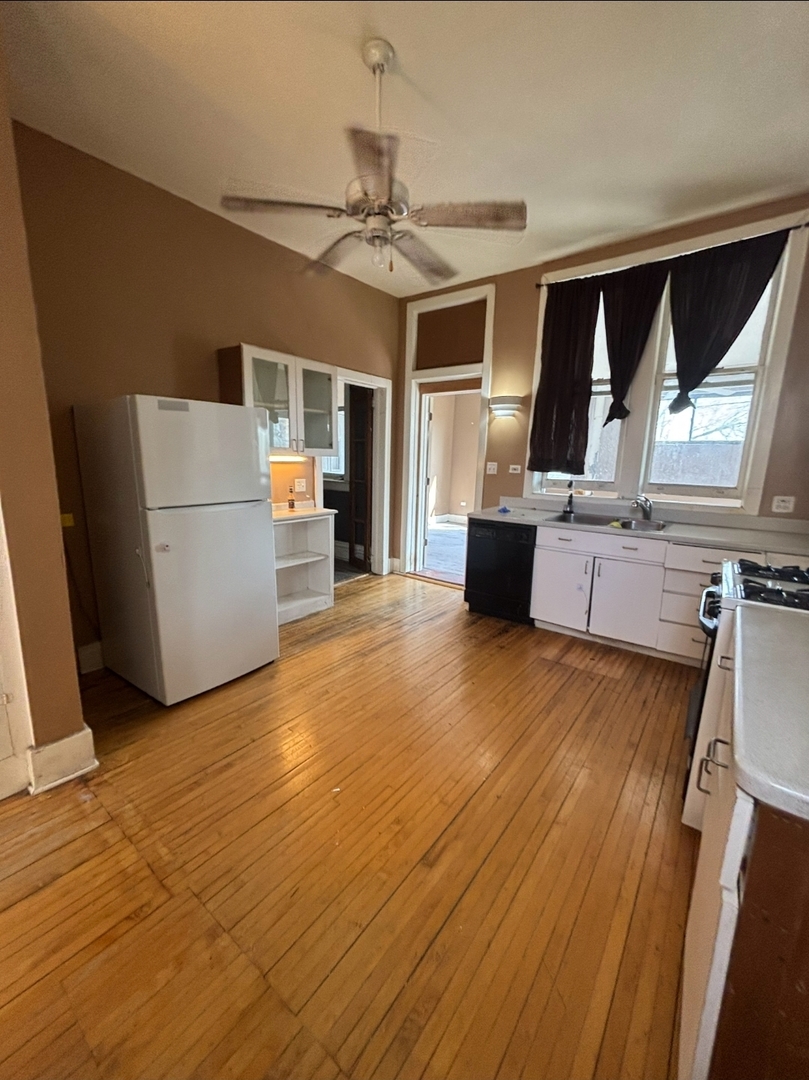 419 E 46th Street Property Photo 9