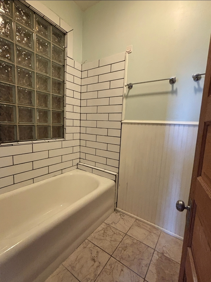 419 E 46th Street Property Photo 17