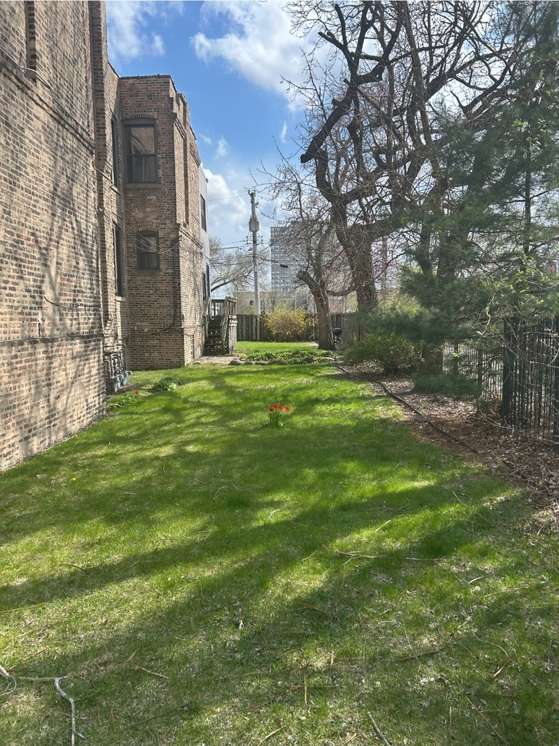 419 E 46th Street Property Photo 25