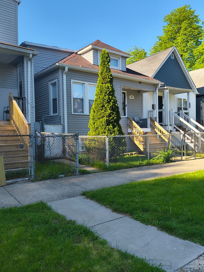 2053 W 70th Street Property Photo 2
