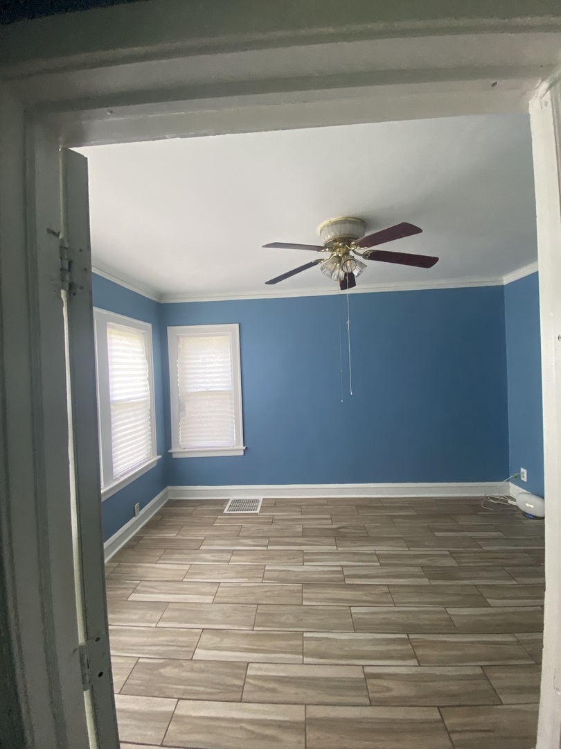 2053 W 70th Street Property Photo 4