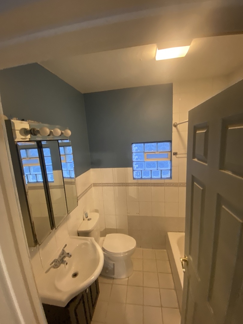 2053 W 70th Street Property Photo 10