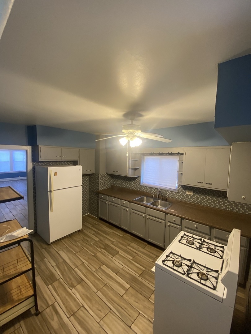 2053 W 70th Street Property Photo 12