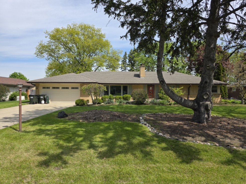29 E Stonegate Drive Property Photo 1