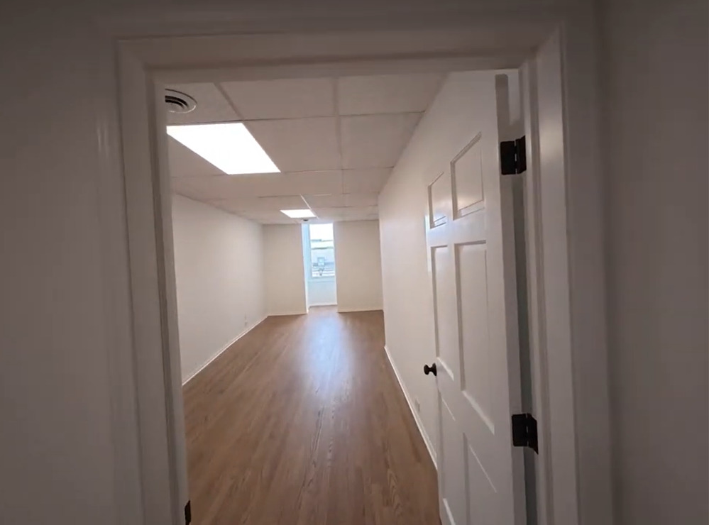 114 N Hale Street B Property Photo 3