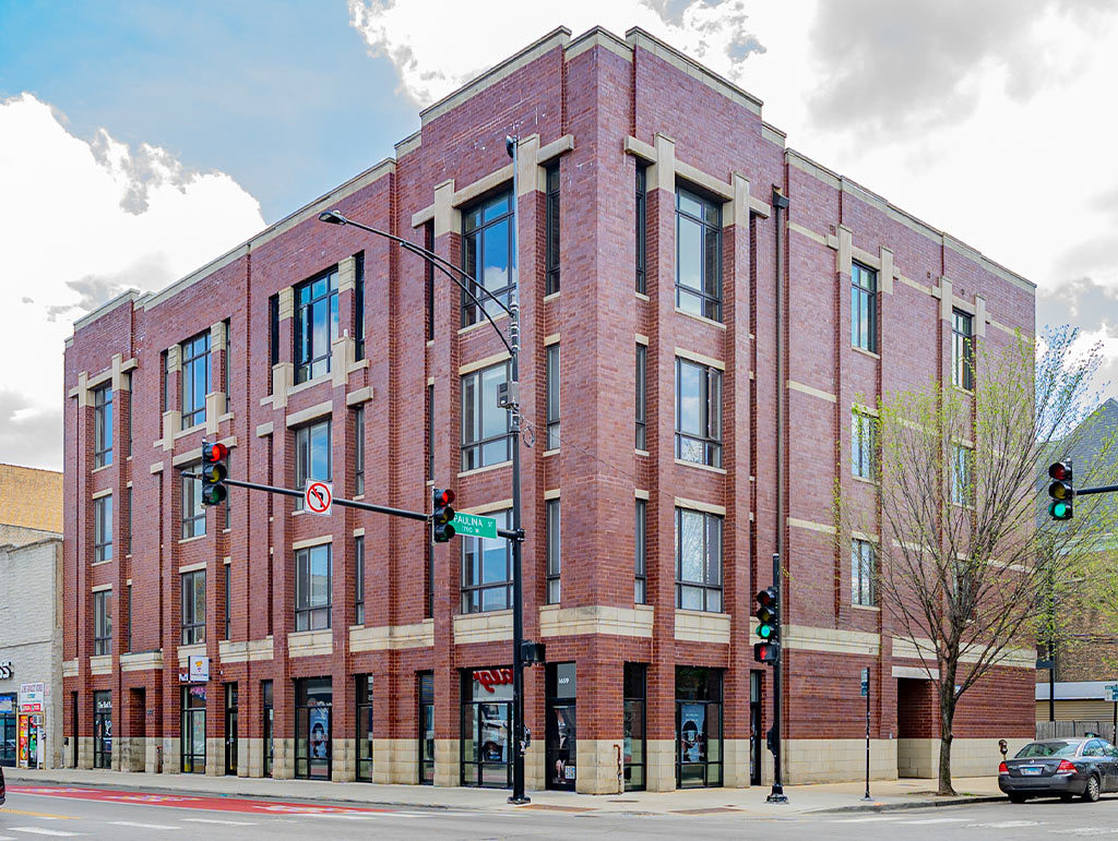 1659 W Chicago Avenue Property Photo 1