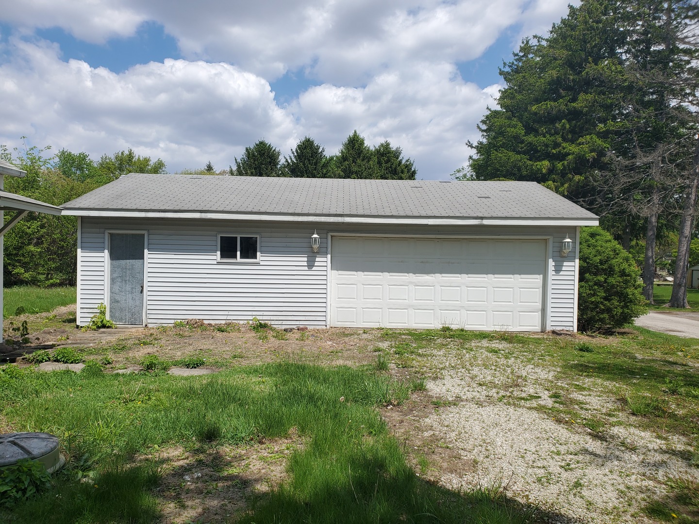 321 E Seminary Avenue Property Photo 4