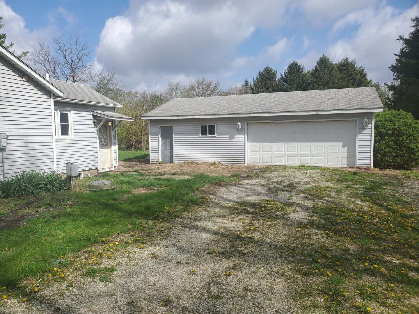 321 E Seminary Avenue Property Photo 6