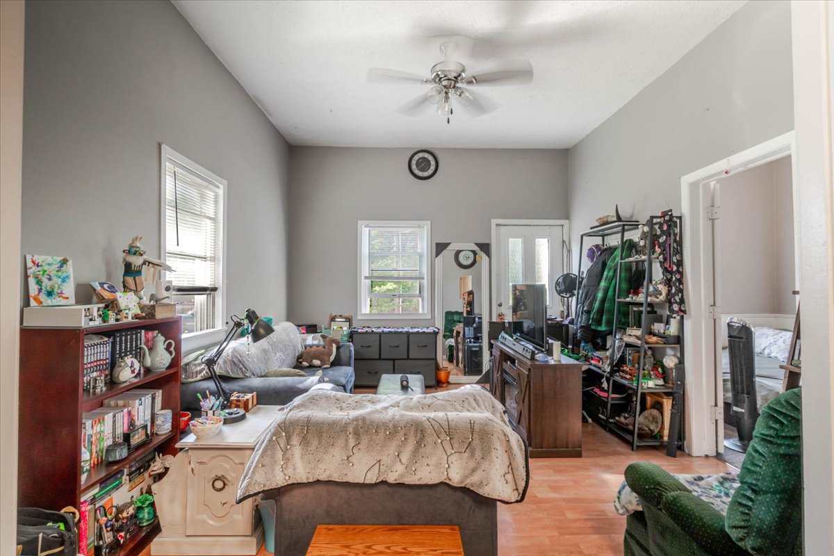 605 E Empire Street Property Photo 4