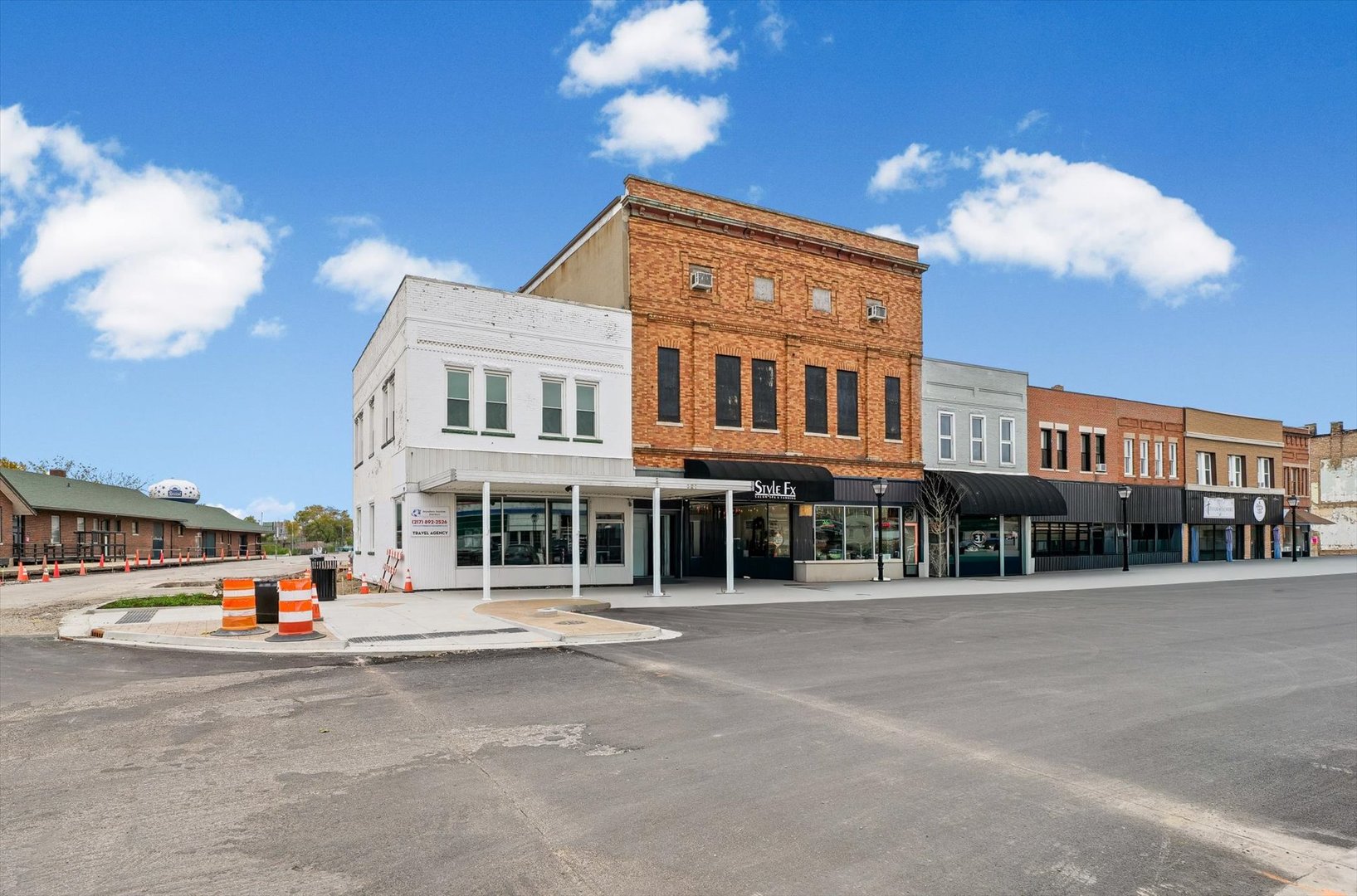101 E Sangamon Avenue Property Photo 1