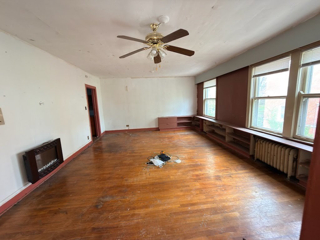 1145 E 50th Street Property Photo 2