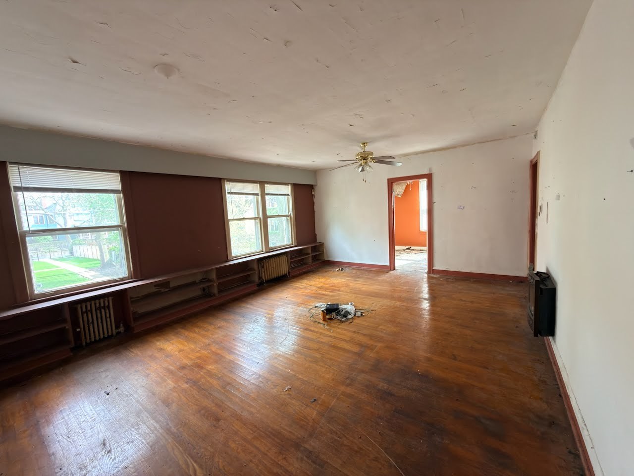 1145 E 50th Street Property Photo 3