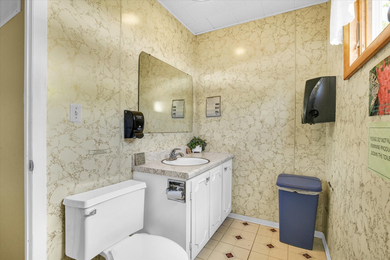 114 W Houghton Street Property Photo 43