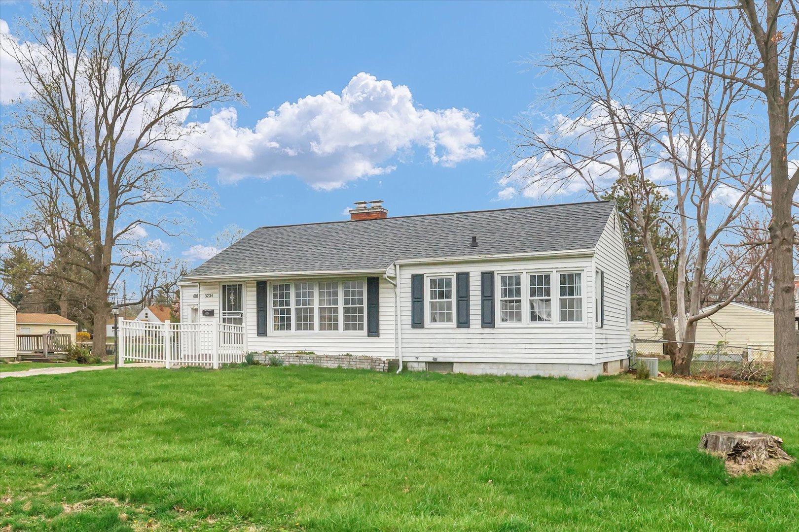 3234 E Fulton Avenue Property Photo 4