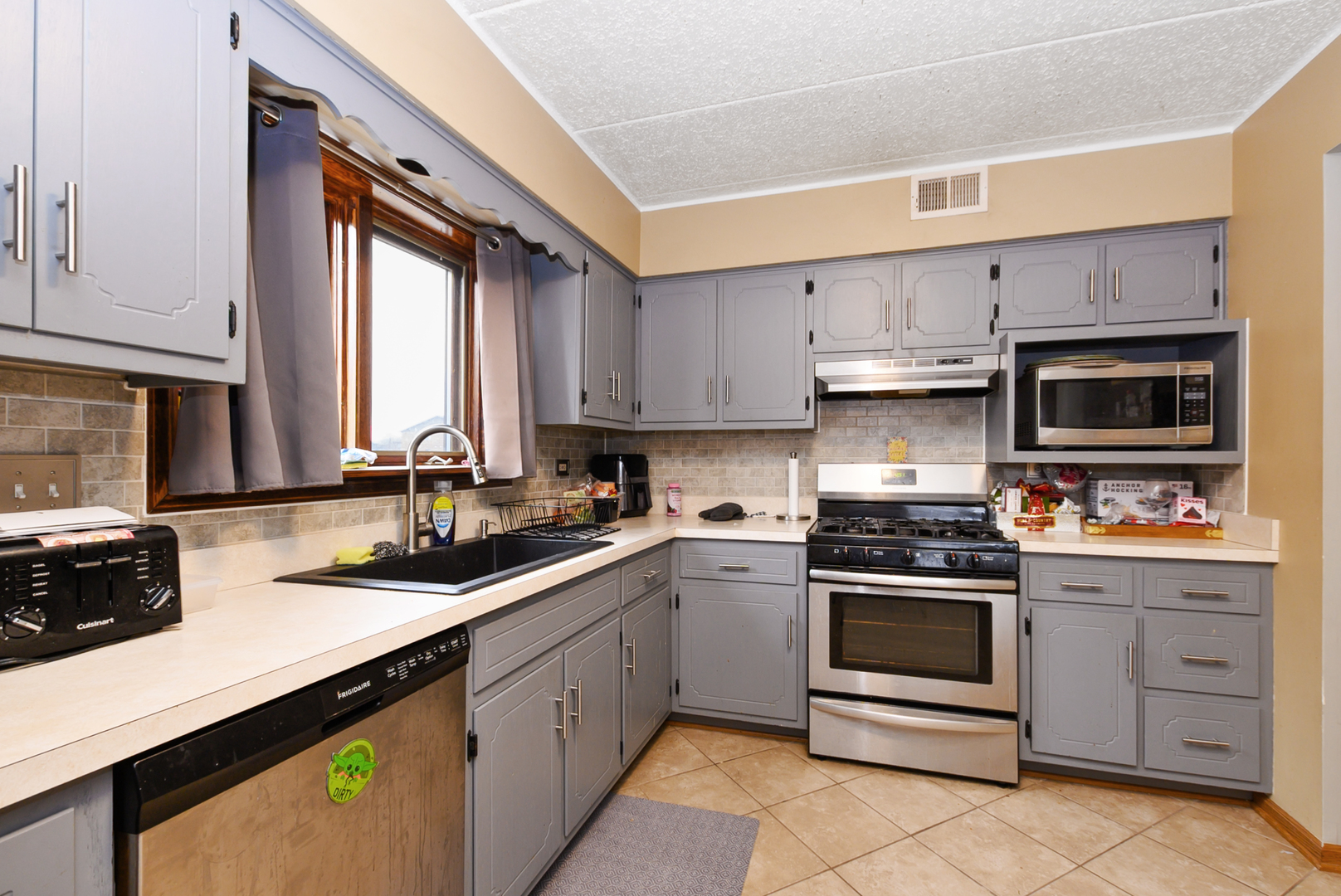 15712 Revere Court D Property Photo 8