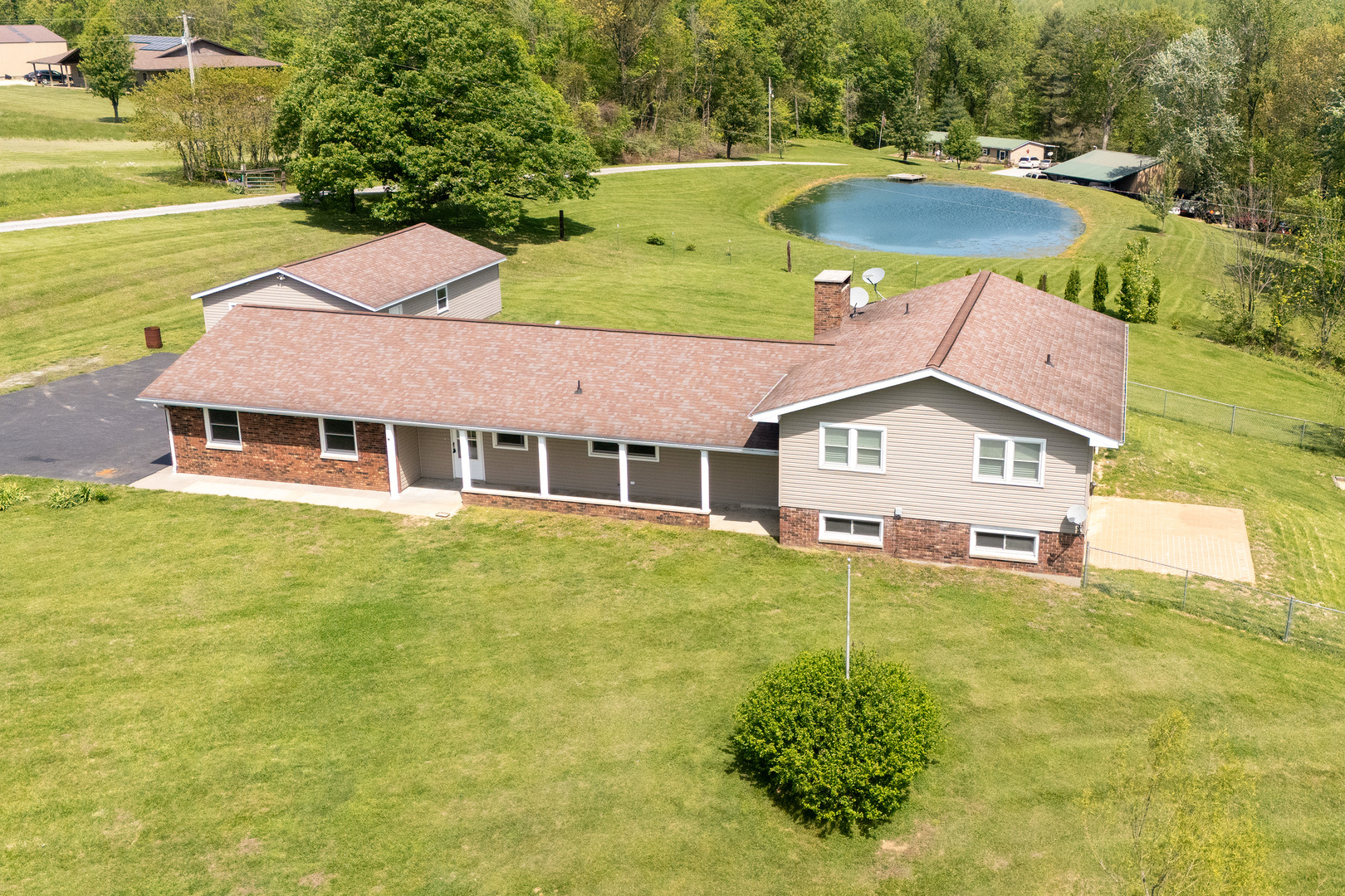1040 Skyline Drive Property Photo 1