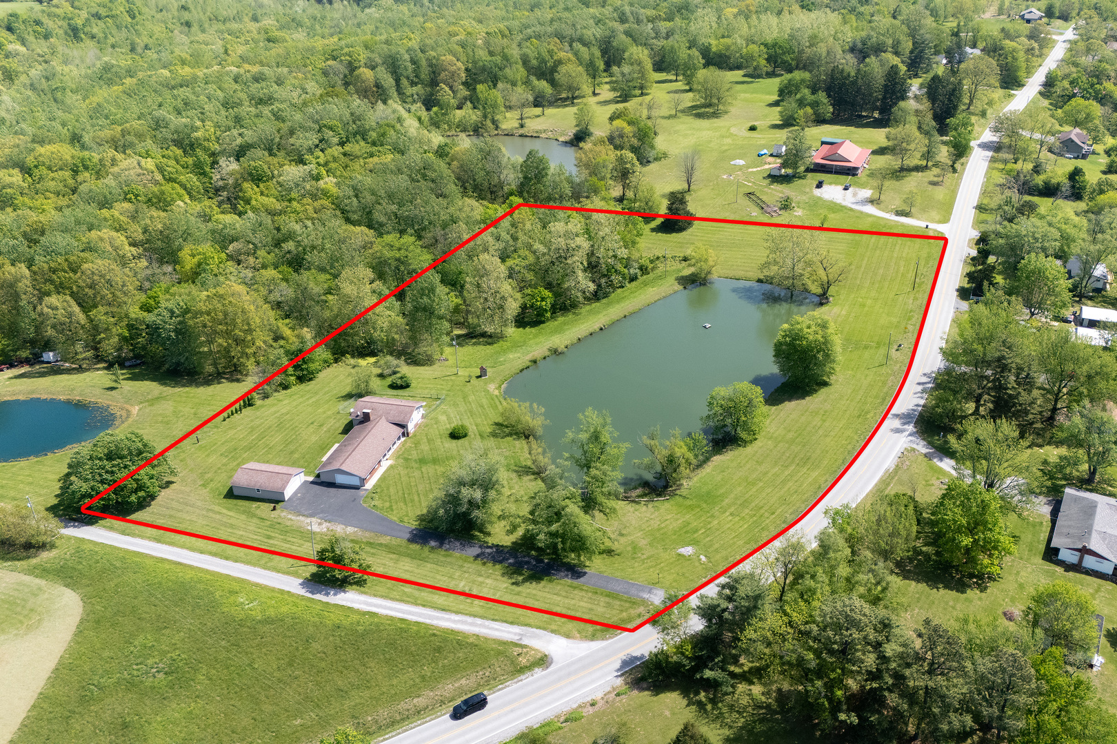1040 Skyline Drive Property Photo 2