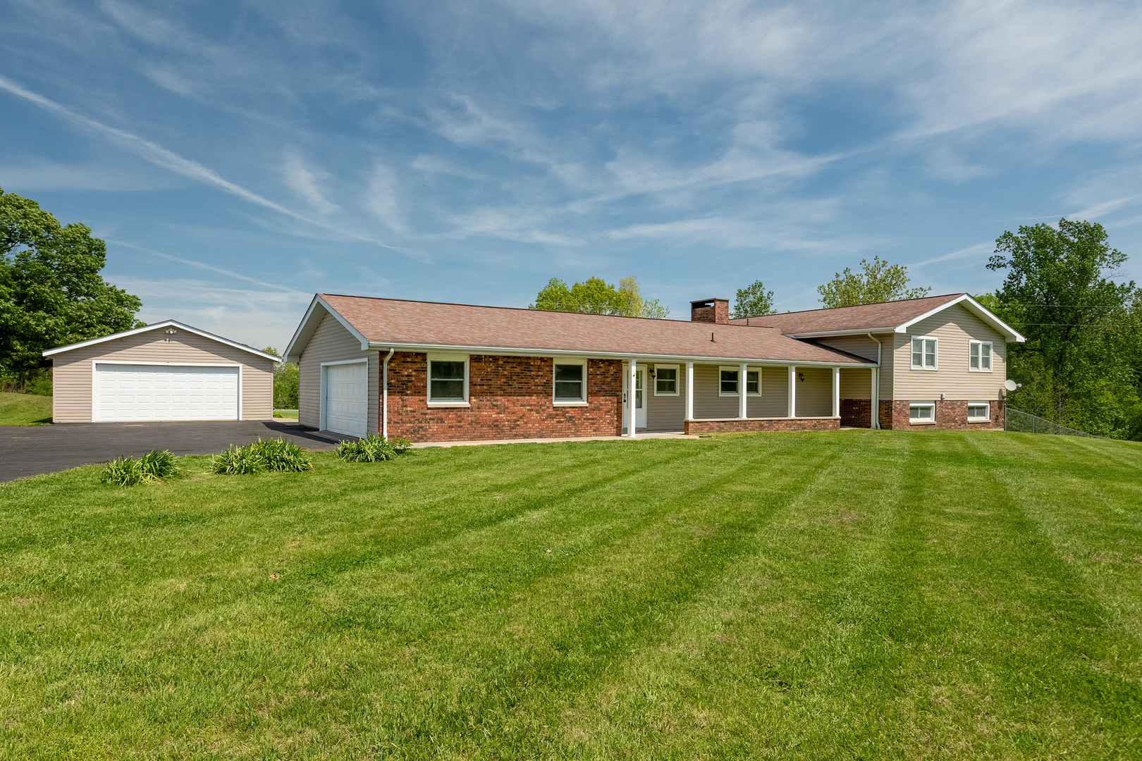 1040 Skyline Drive Property Photo 4