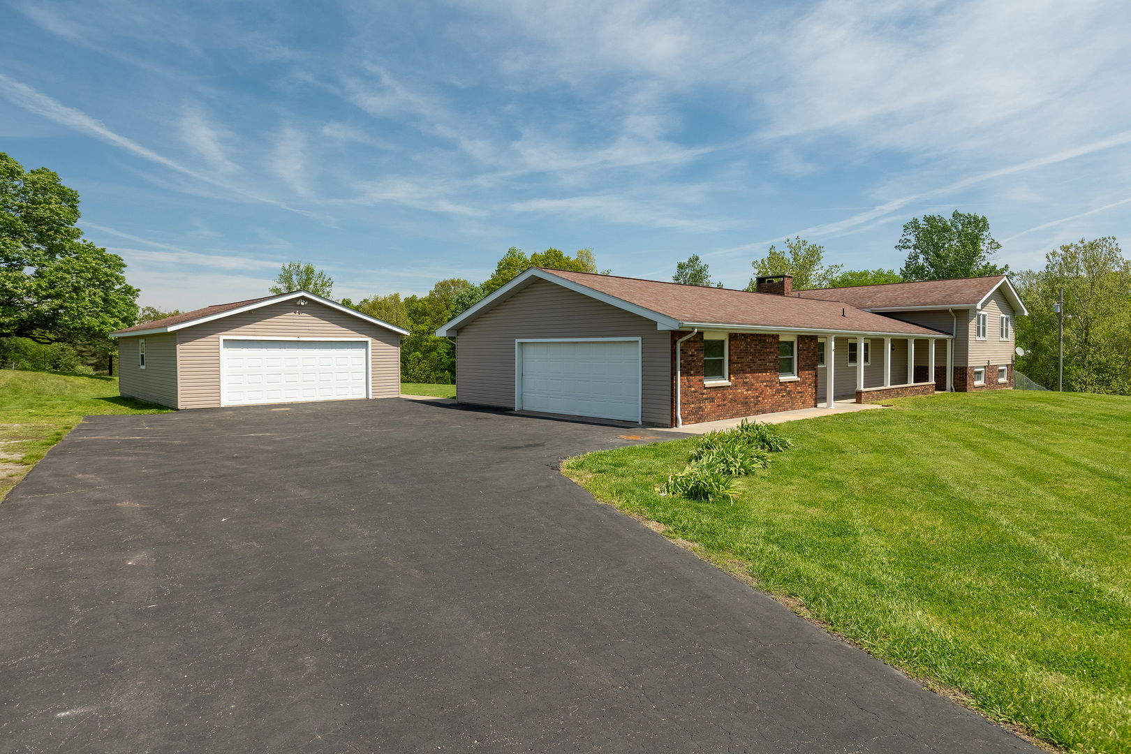 1040 Skyline Drive Property Photo 5