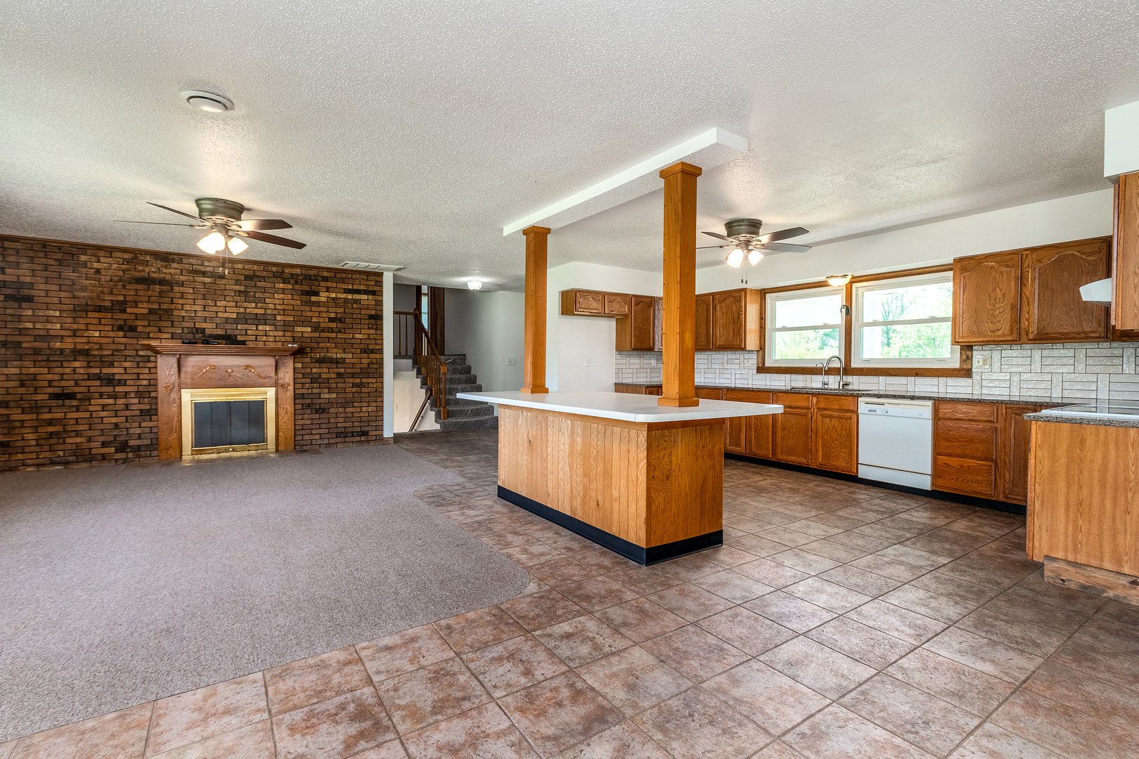 1040 Skyline Drive Property Photo 7