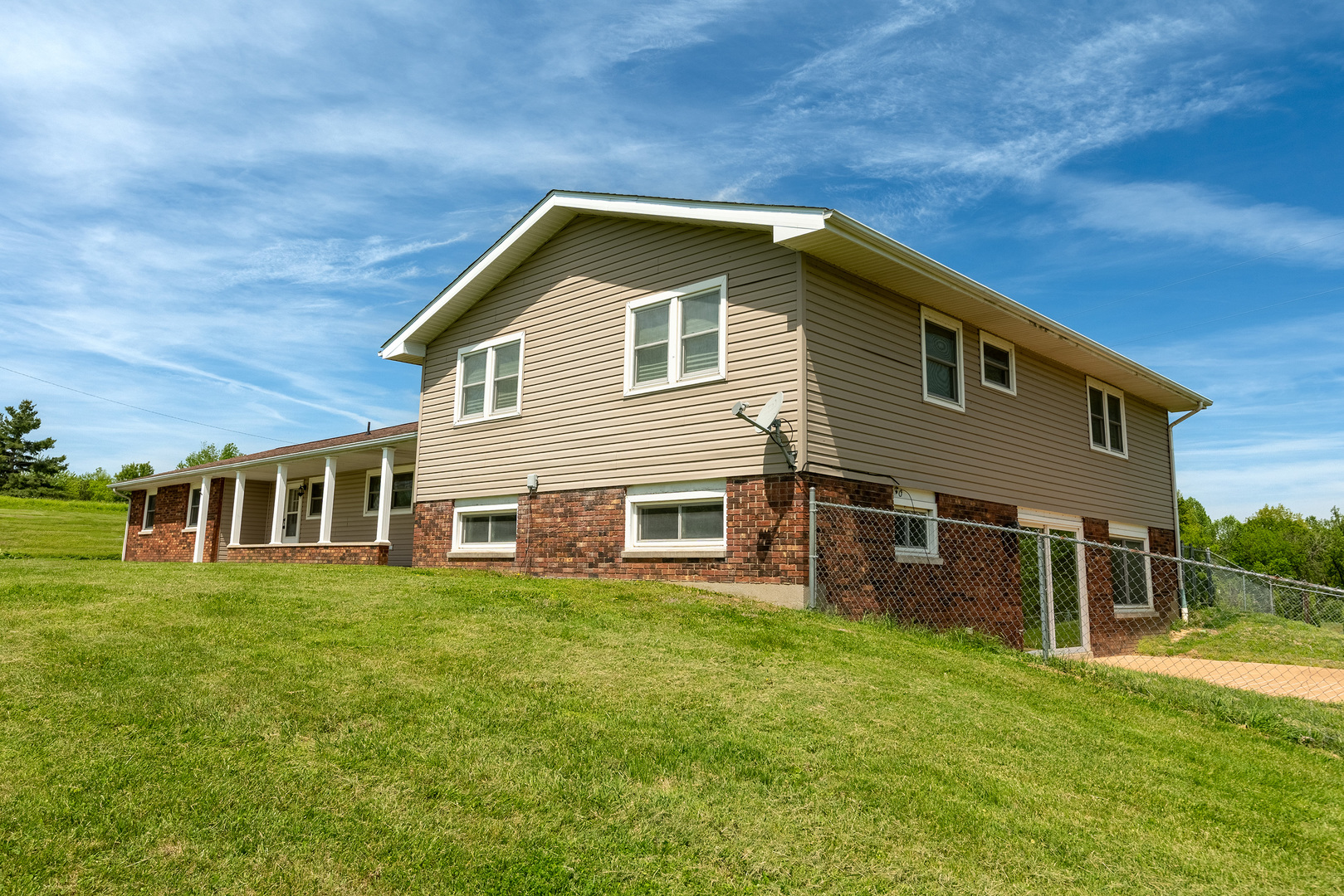 1040 Skyline Drive Property Photo 10