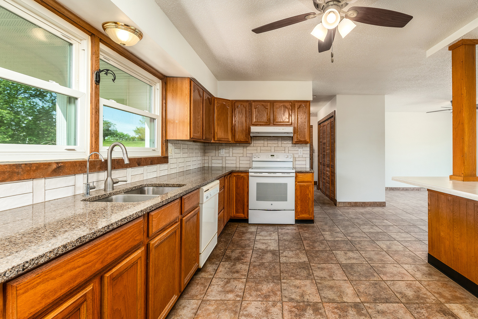 1040 Skyline Drive Property Photo 15