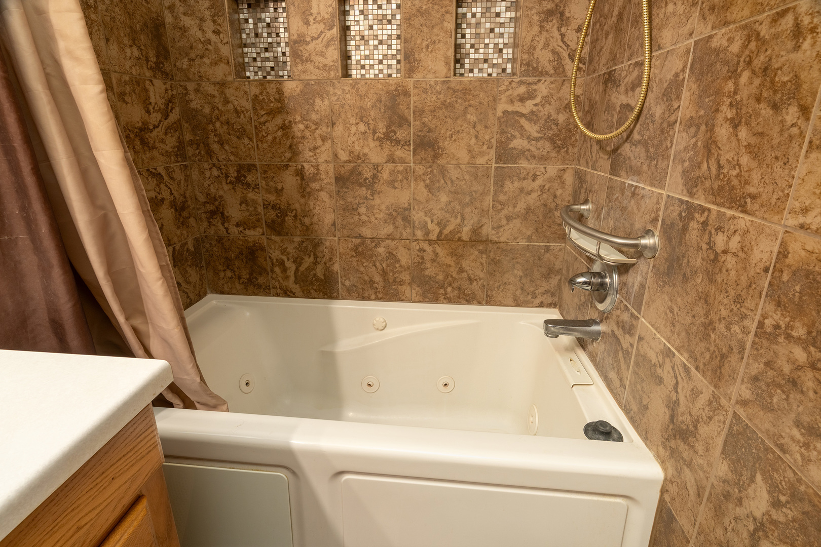 1040 Skyline Drive Property Photo 27