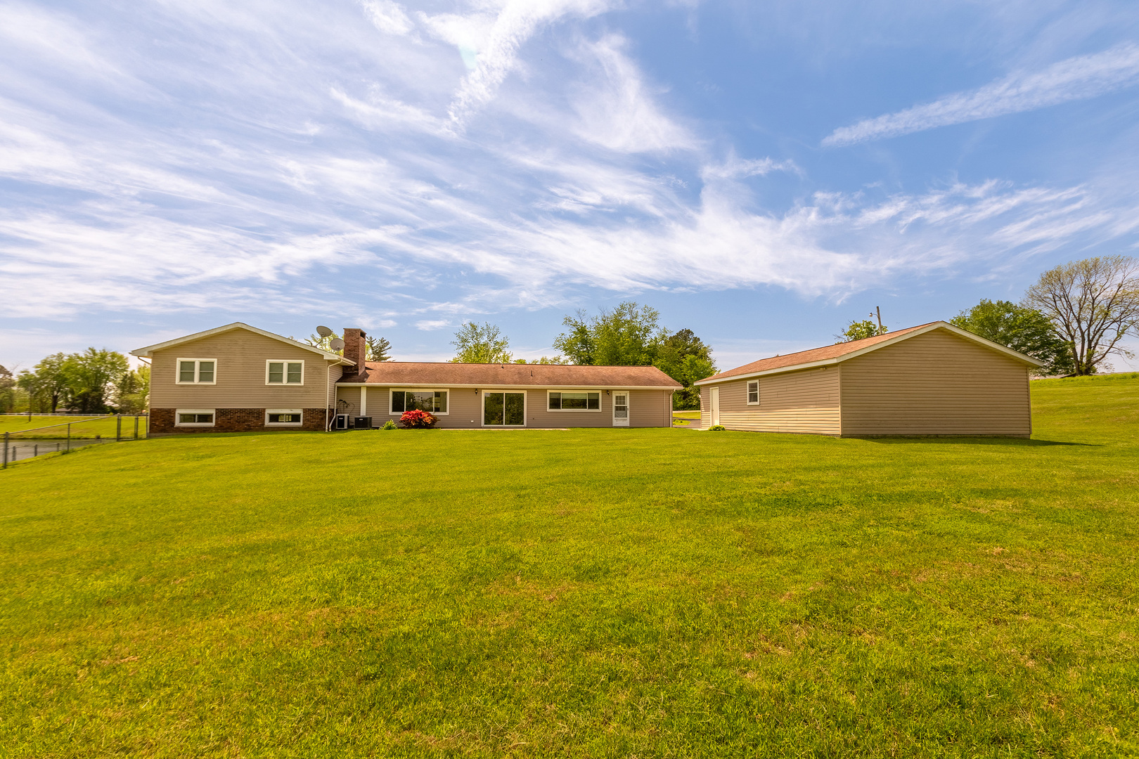 1040 Skyline Drive Property Photo 43