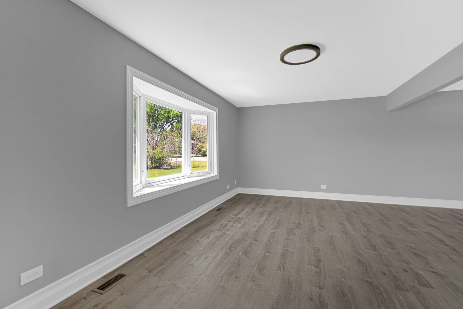 28w502 Leverenz Road Property Photo 5
