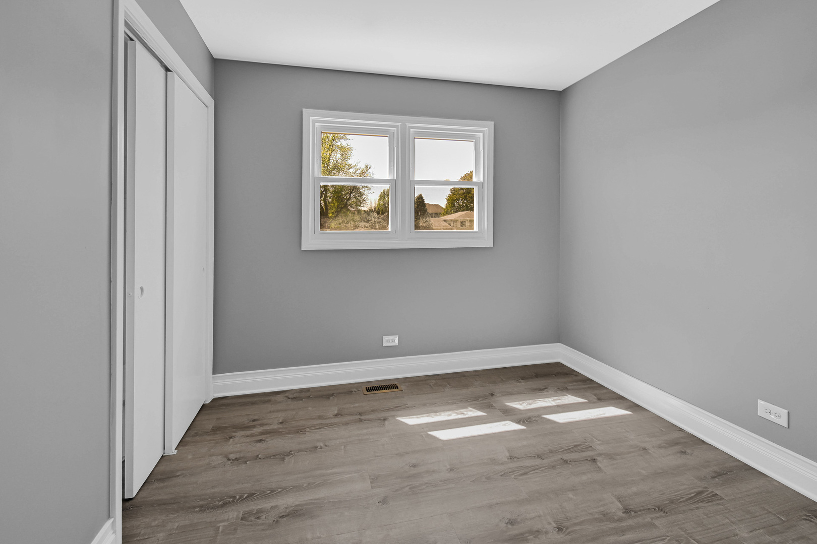 28w502 Leverenz Road Property Photo 12