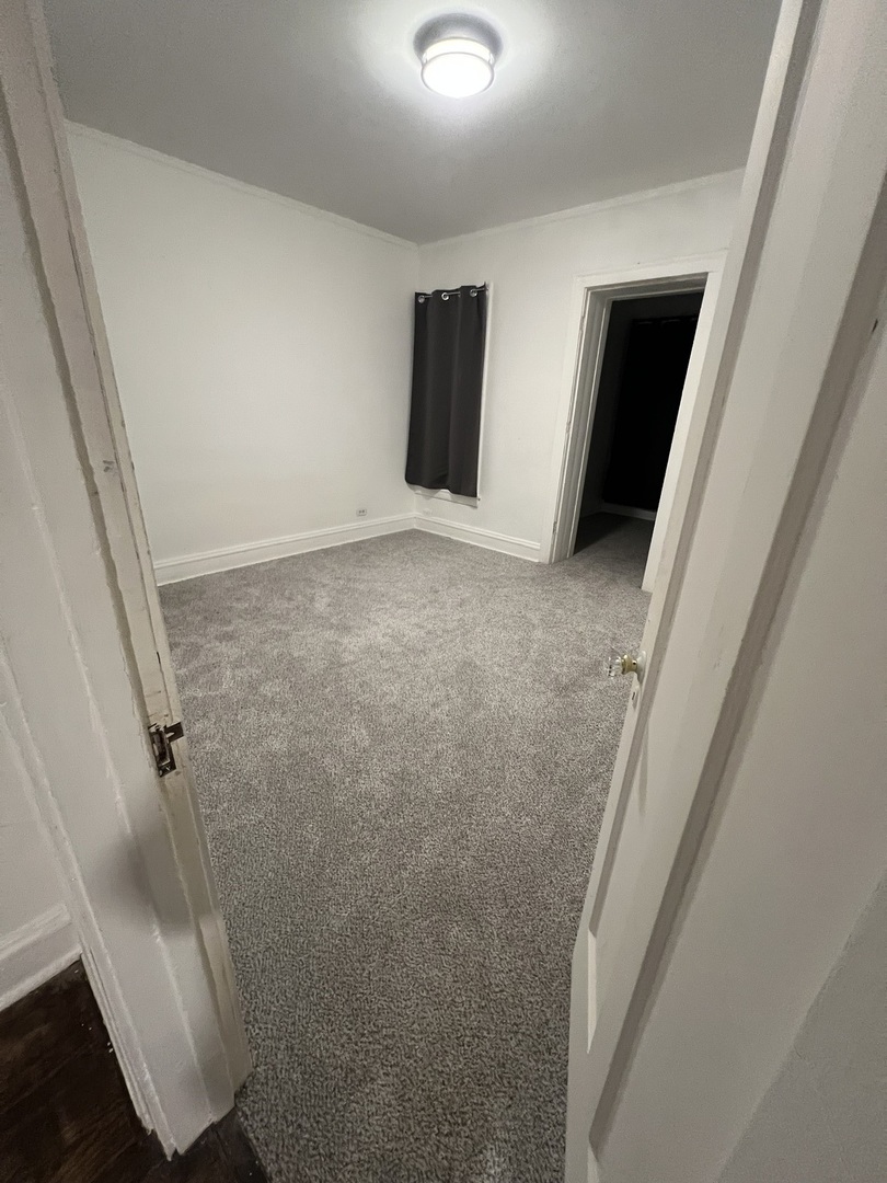 6335 N Claremont Avenue Property Photo 13