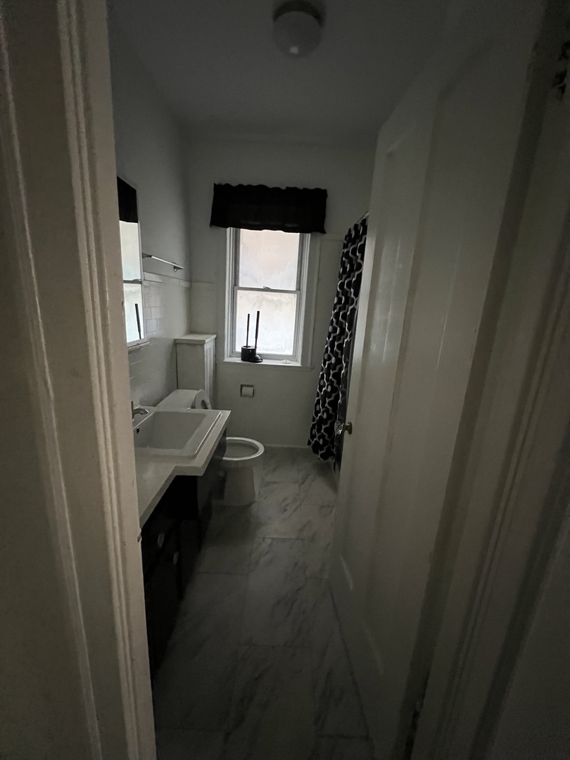 6335 N Claremont Avenue Property Photo 25