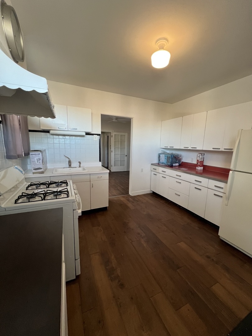 6335 N Claremont Avenue Property Photo 29