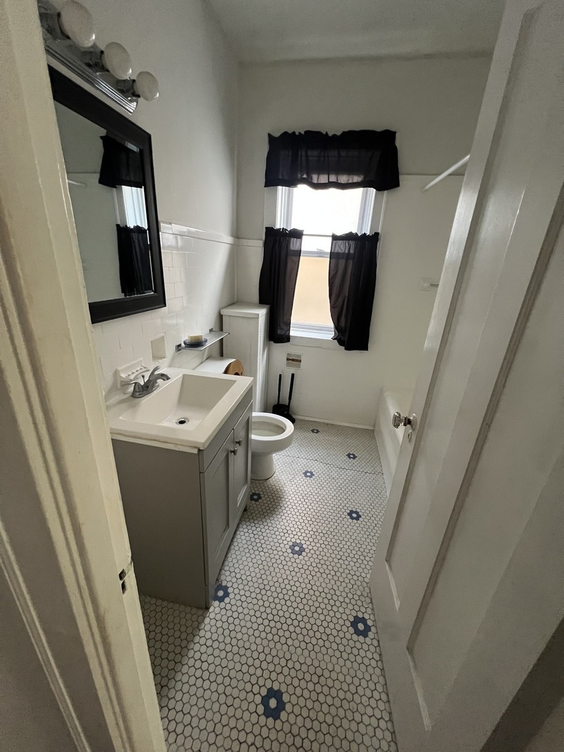 6335 N Claremont Avenue Property Photo 31