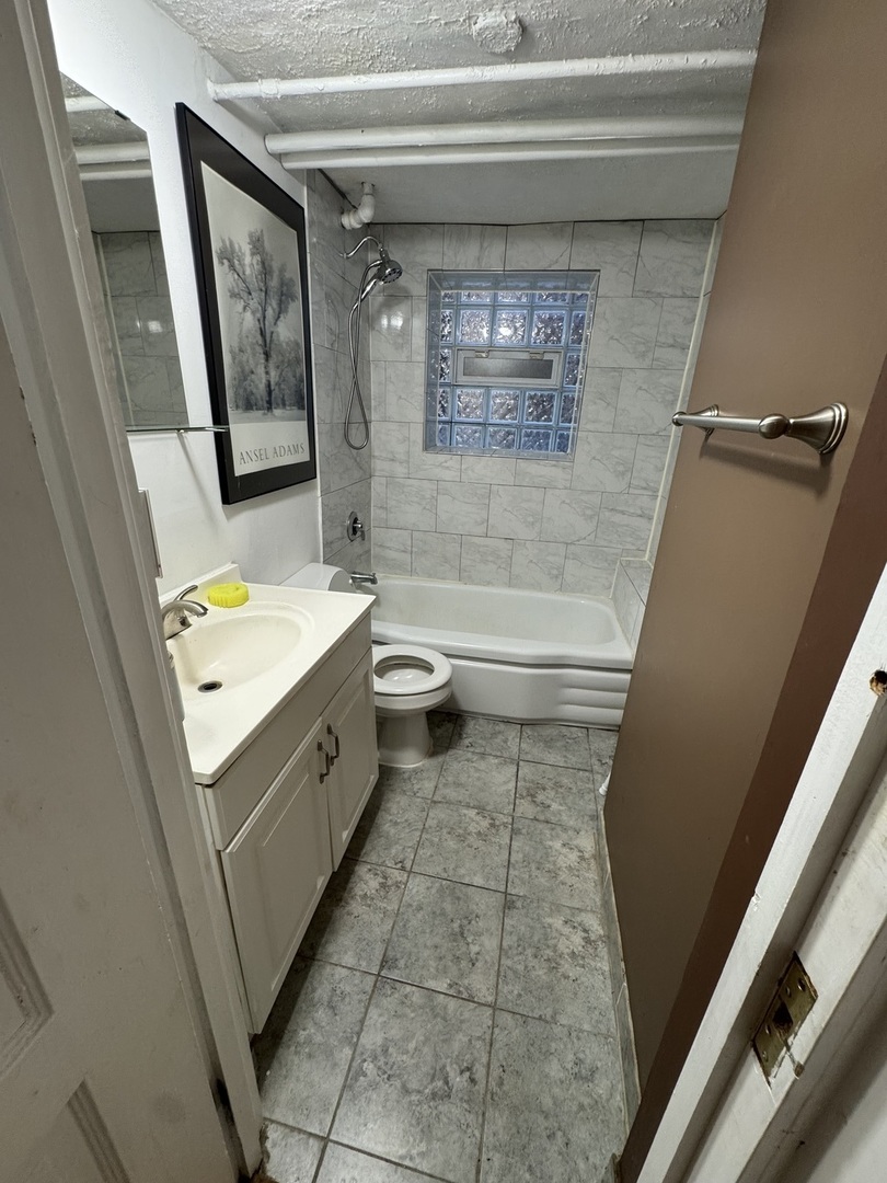 6335 N Claremont Avenue Property Photo 35