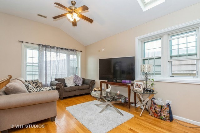 5318 S Kenneth Avenue Property Photo 2